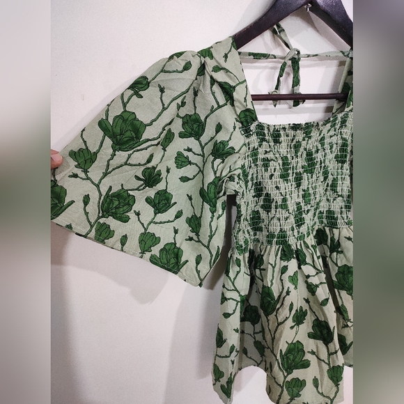 Green Square Neck Smocked Top 💚 - Picture 6 of 13